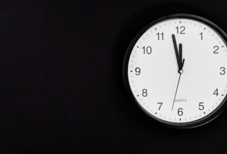 Last-Minute Shopping - Black Round Analog Wall Clock On Black Background
